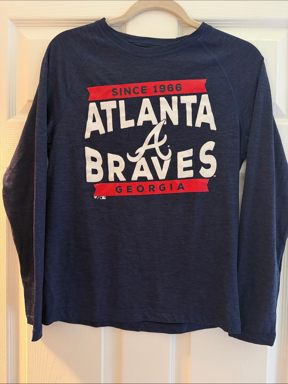 Fanatics Navy Long Sleeve Atlanta Braves Tee with Red & White Graphics size sm